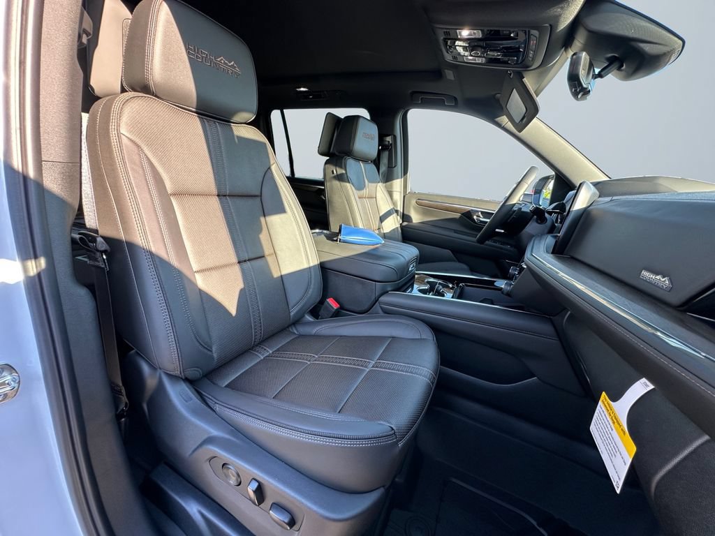 New 2026 Chevrolet Suburban High Country AWD/4WD image 15