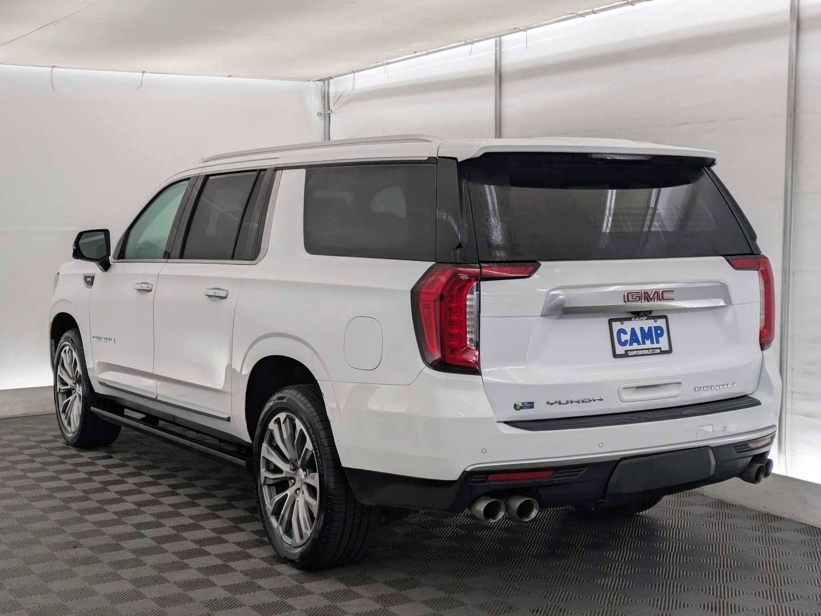 Used 2021 GMC Yukon XL Denali w/ Denali Premium Package image 4