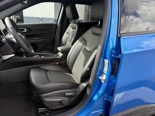 New 2026 Jeep Compass Latitude image 13