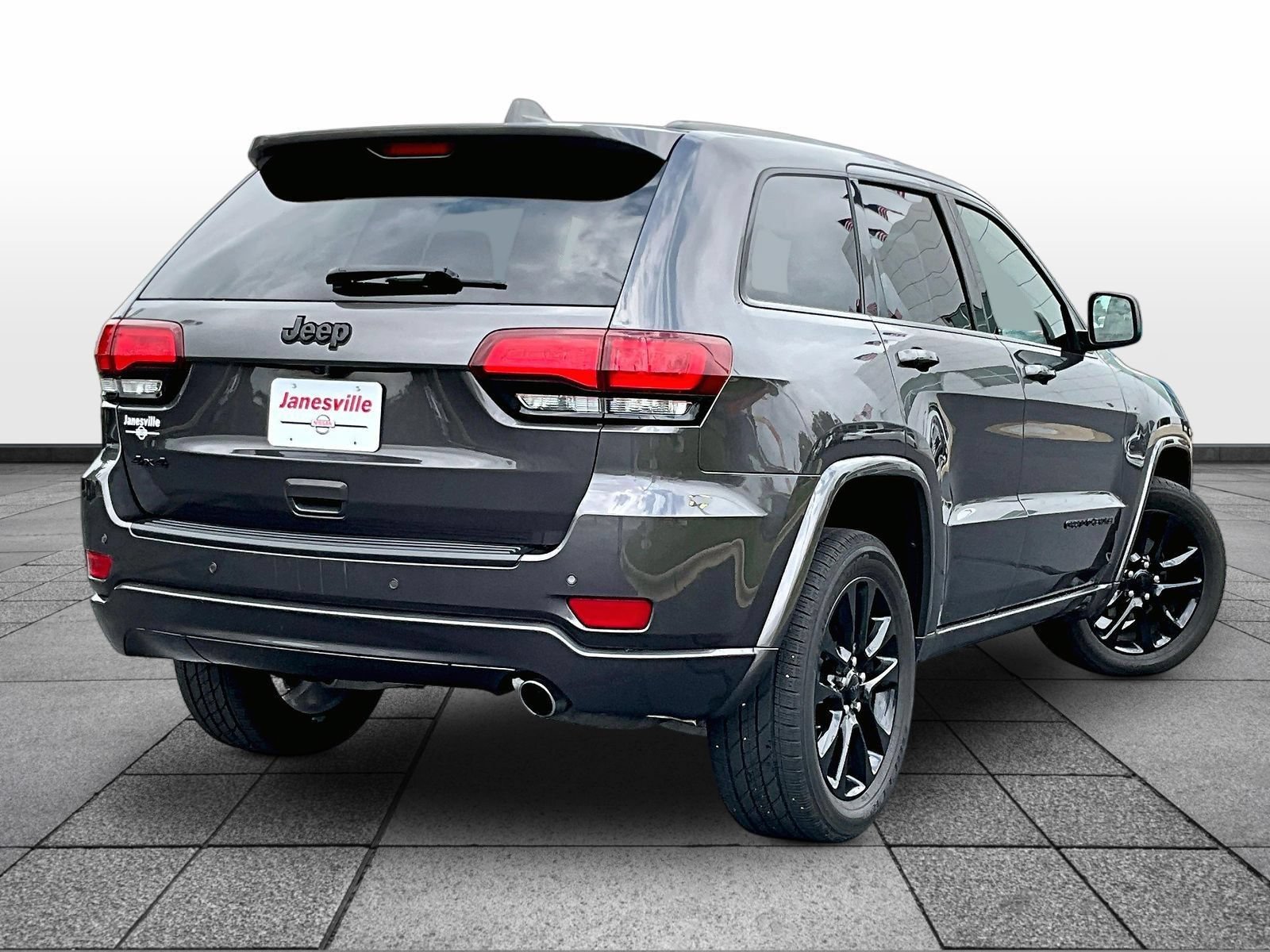 Used 2020 Jeep Grand Cherokee Altitude AWD/4WD image 7