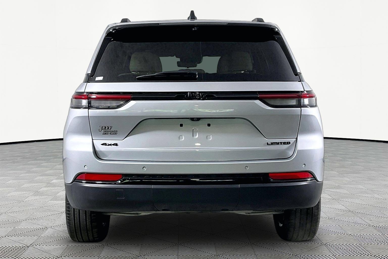 Used 2024 Jeep Grand Cherokee Limited w/ Luxury Tech Group II AWD/4WD image 7