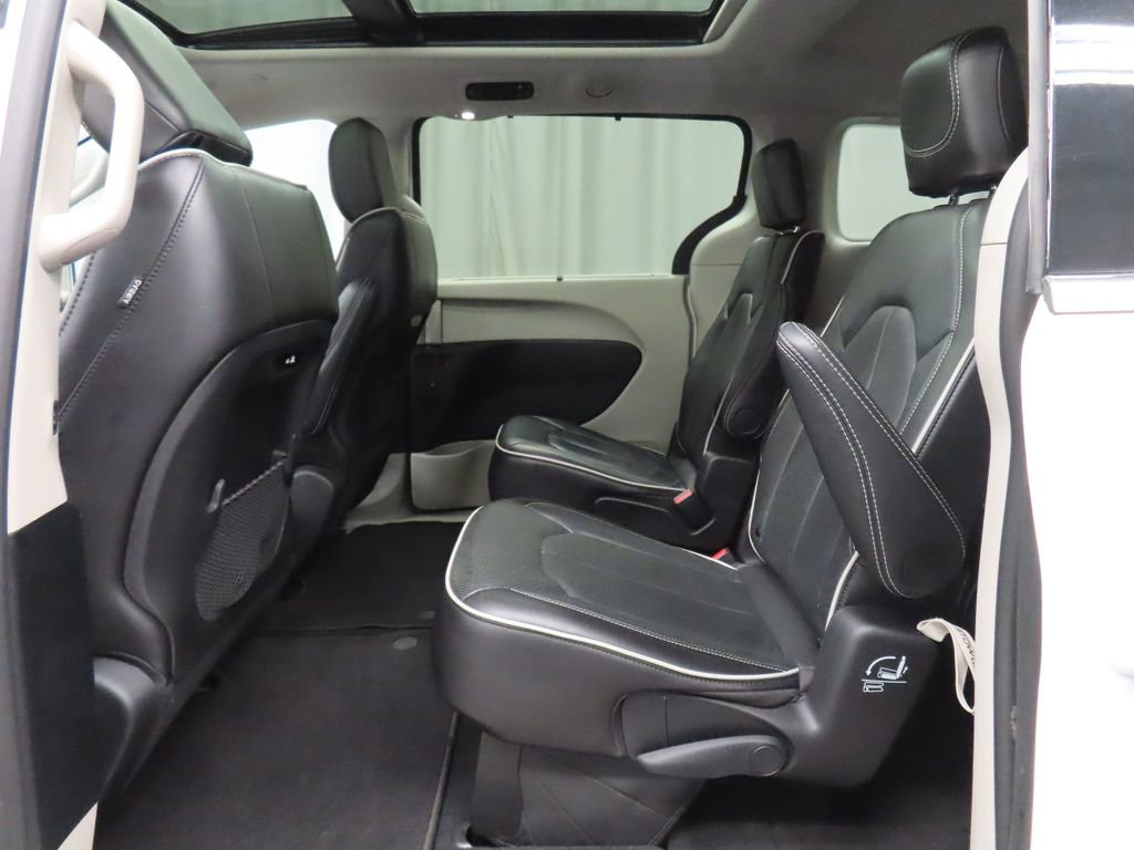 Used 2024 Chrysler Pacifica Limited FWD image 13
