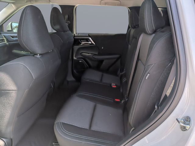 Used 2025 Mitsubishi Outlander ES image 14