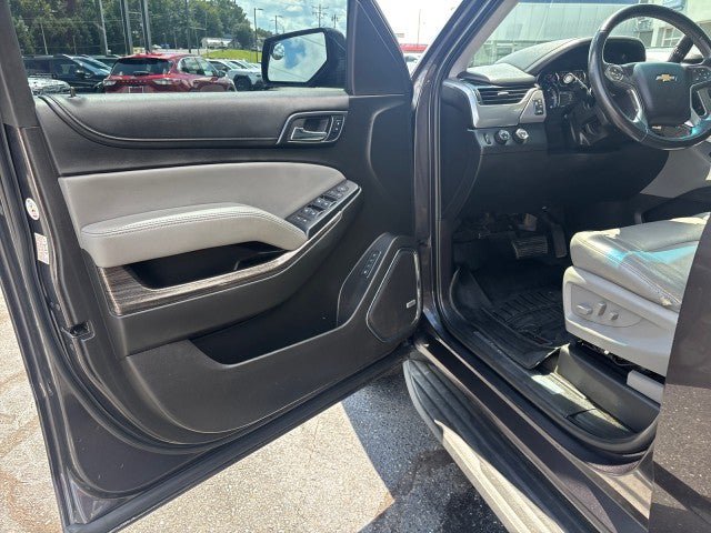 Used 2018 Chevrolet Suburban LT AWD/4WD image 9