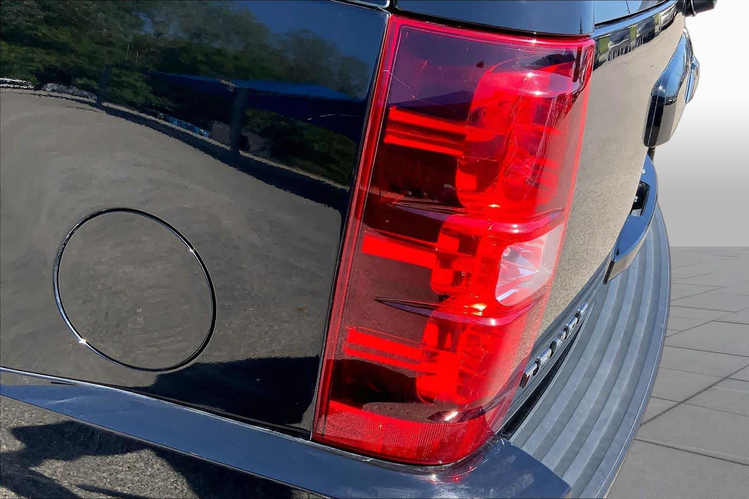 Used 2011 Chevrolet Tahoe LTZ AWD/4WD image 28