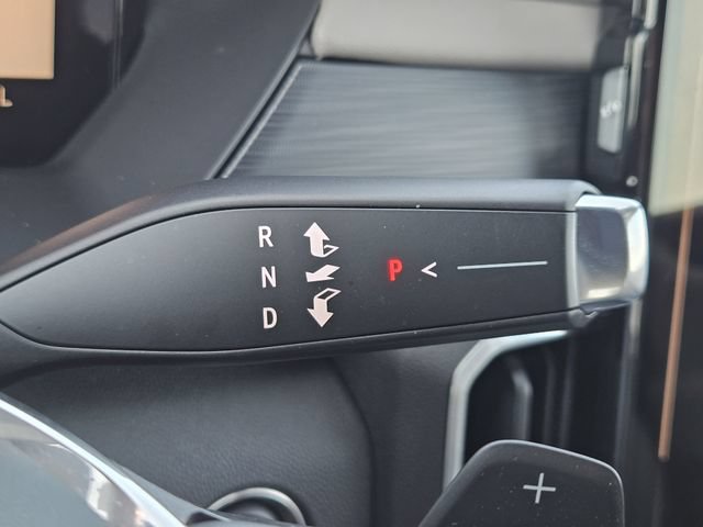 Used 2025 GMC Acadia Elevation w/ Elevation Premium Package FWD image 19