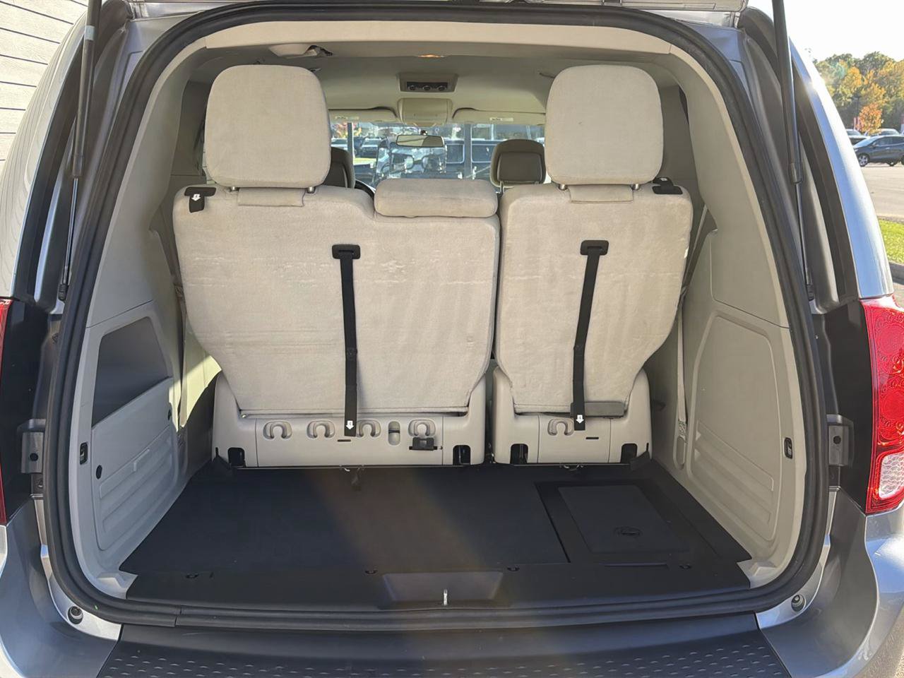 Used 2016 Dodge Grand Caravan SE w/ Quick Order Package 29E SE FWD image 16