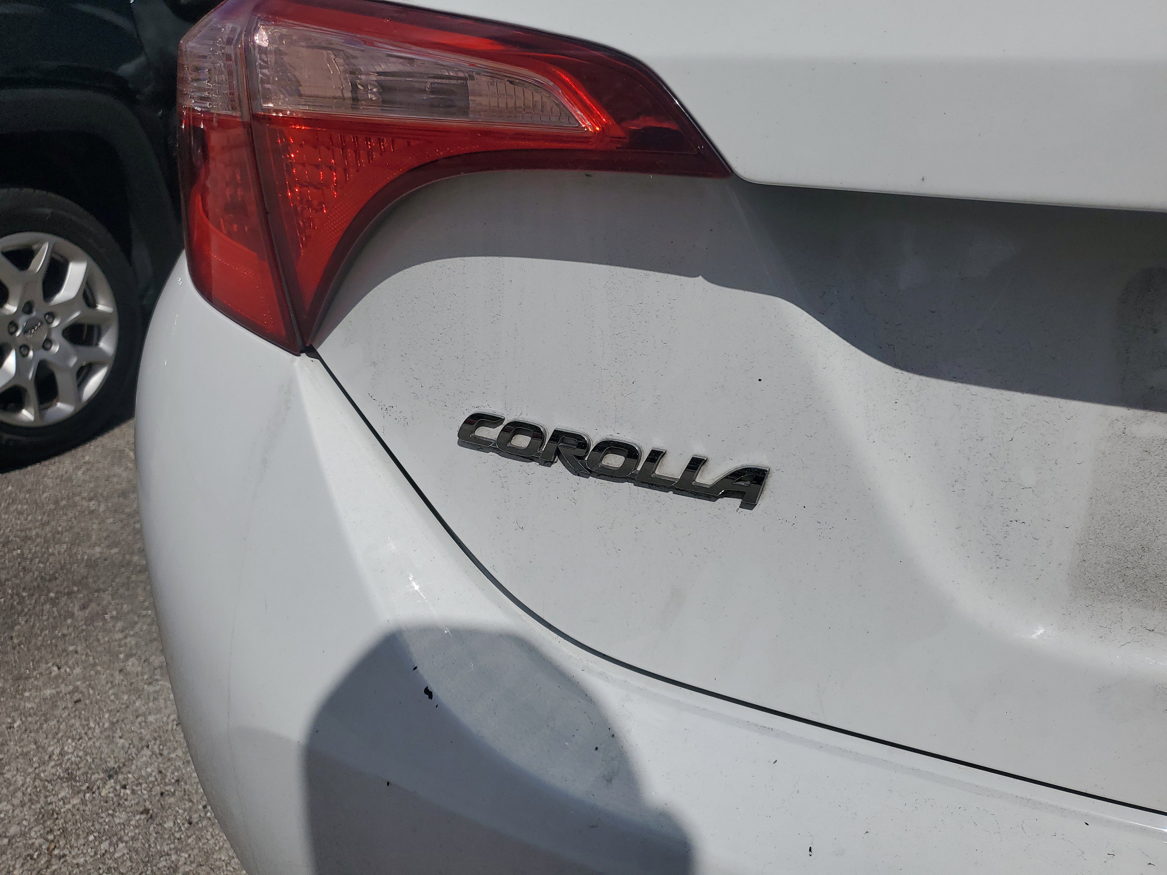 Used 2018 Toyota Corolla LE image 4