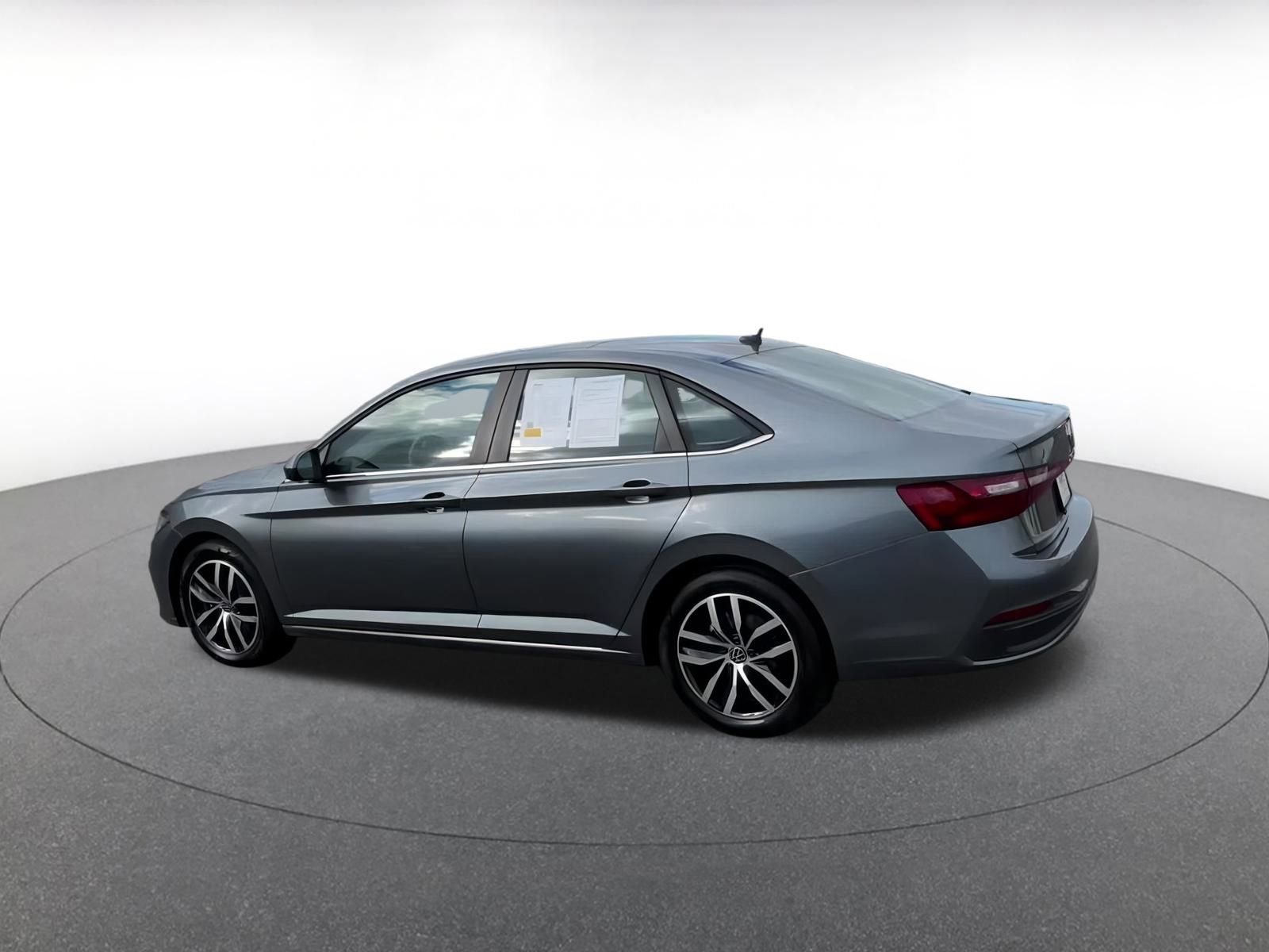 Used 2025 Volkswagen Jetta SE image 10