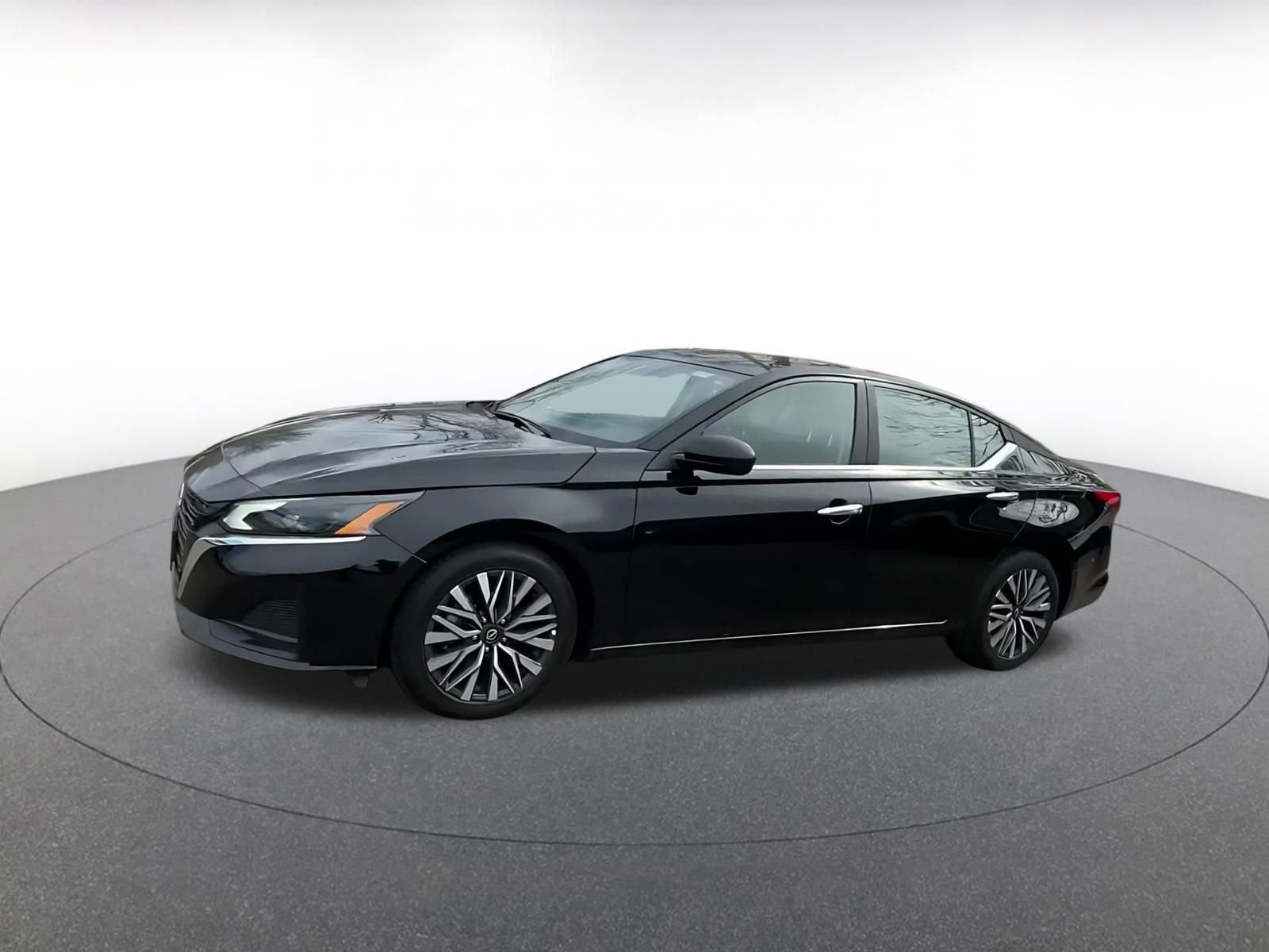 Used 2025 Nissan Altima 2.5 SV image 8