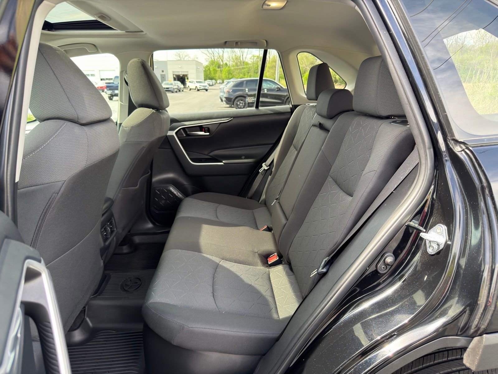 Used 2022 Toyota RAV4 XLE w/ Convenience Package image 27