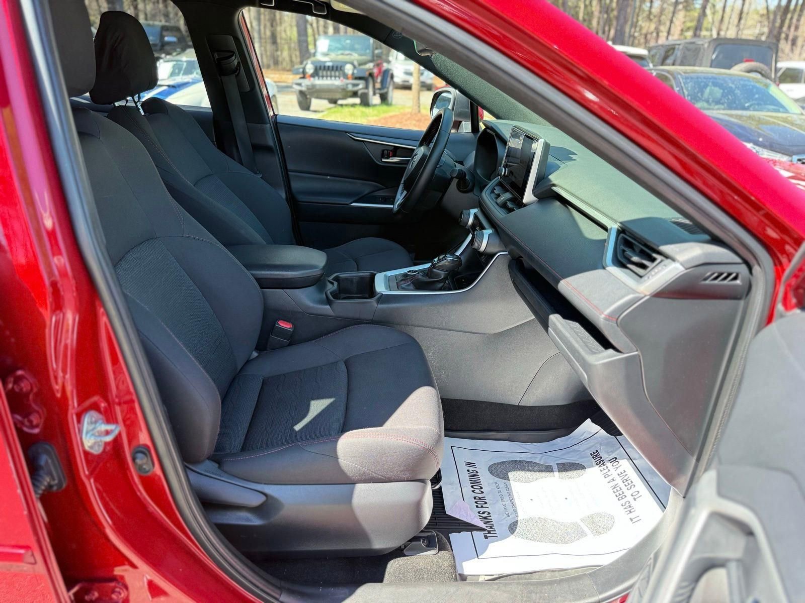 Used 2023 Toyota RAV4 SE w/ Weather & Moonroof Package image 34