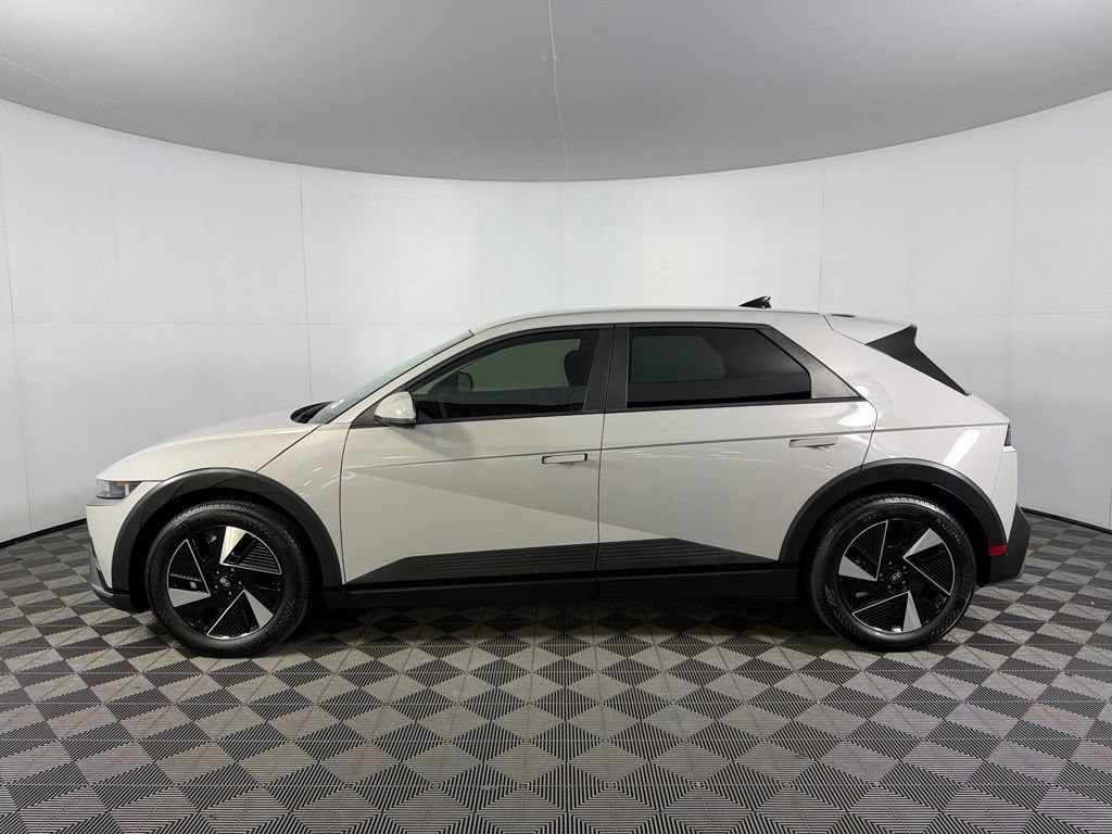 Used 2025 Hyundai Ioniq 5 SE RWD image 11