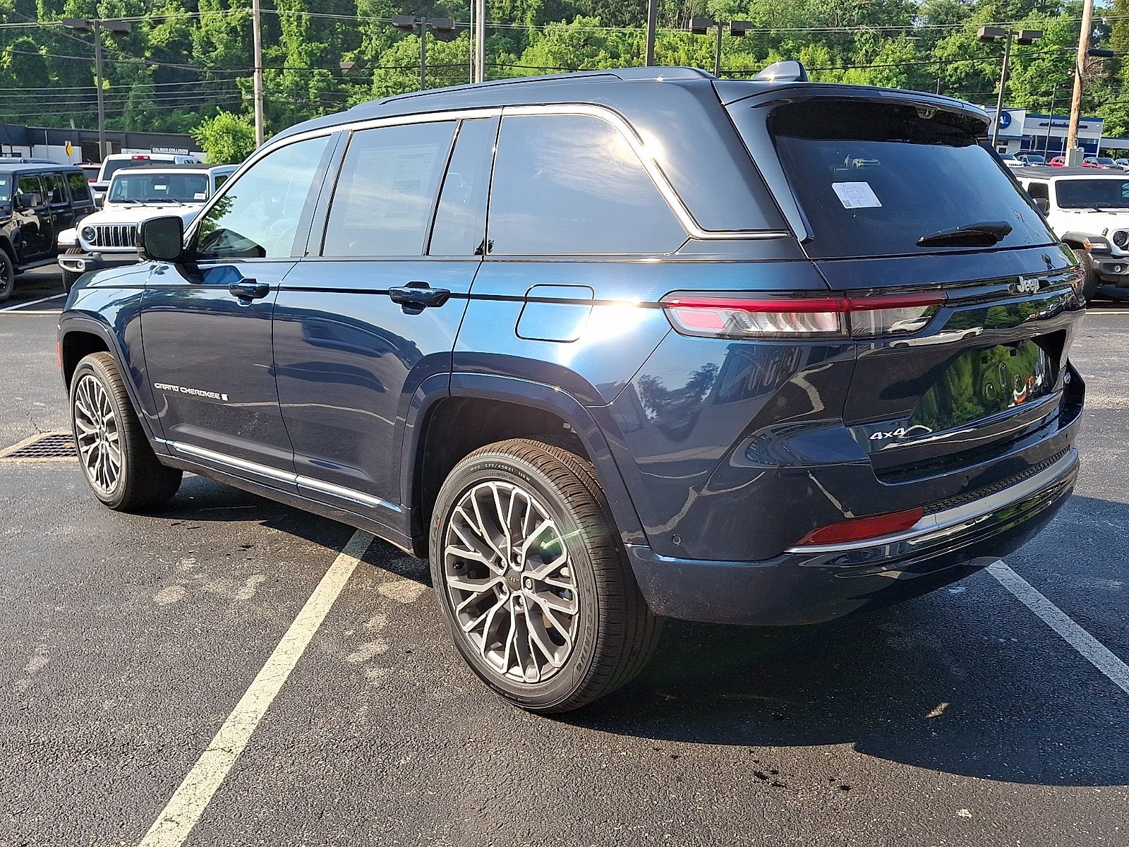 New 2026 Jeep Grand Cherokee Summit AWD/4WD image 4