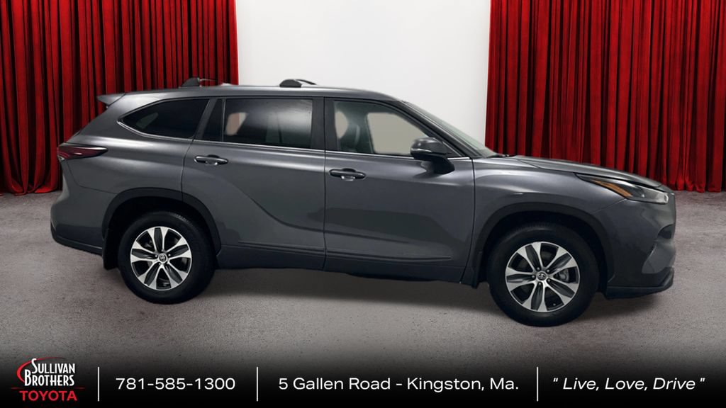 Certified 2024 Toyota Highlander XLE AWD/4WD image 4