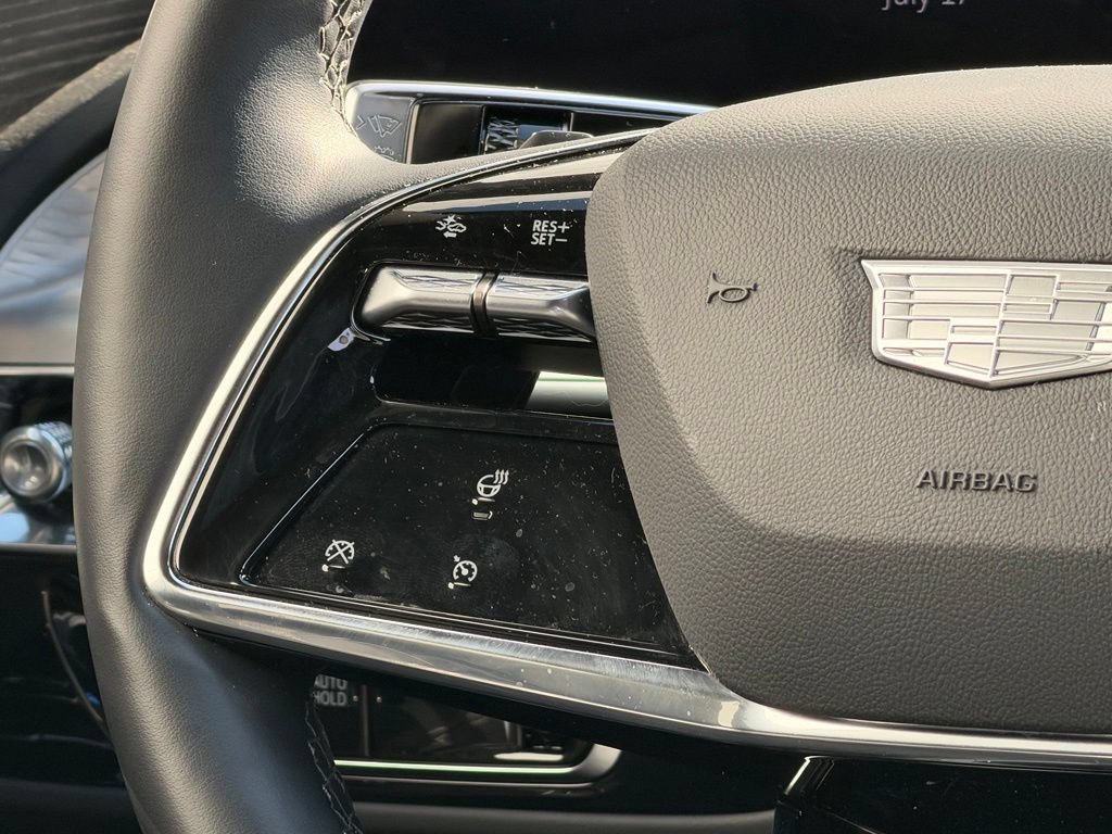Used 2024 Cadillac Lyriq Luxury AWD/4WD image 13