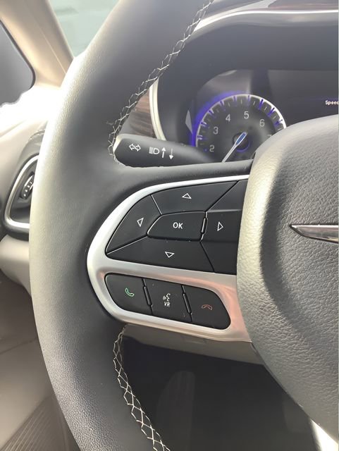 Certified 2024 Chrysler Pacifica Limited image 29