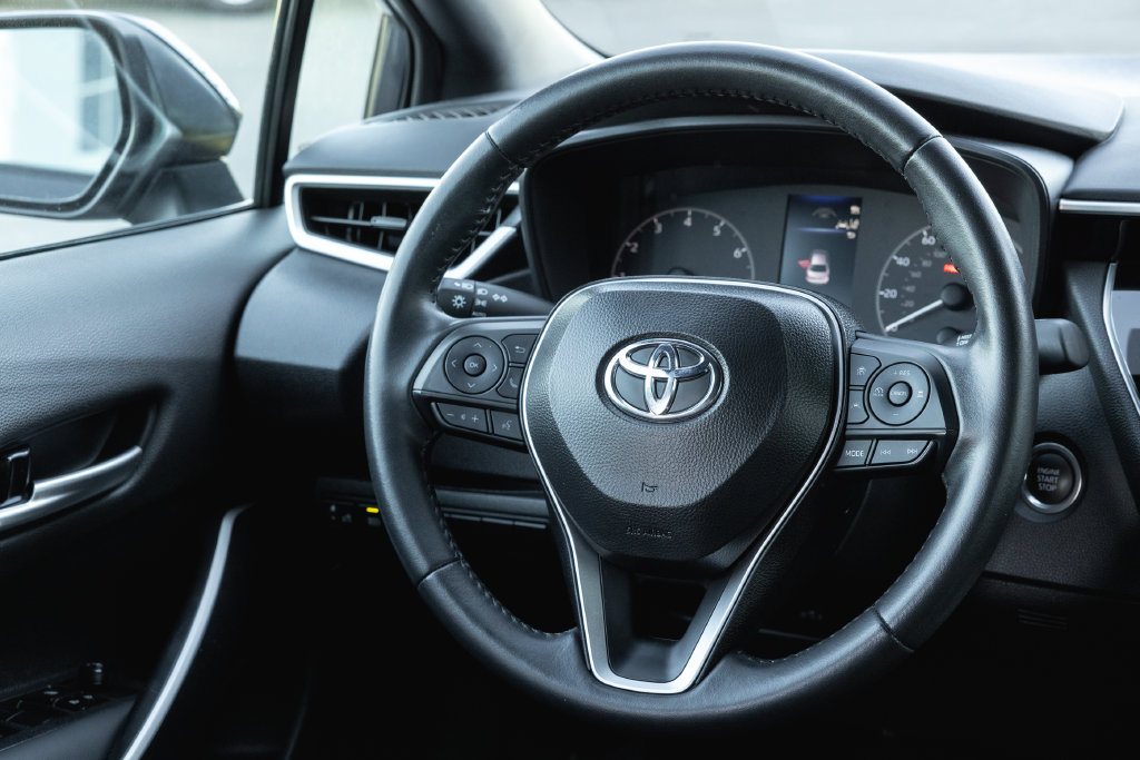 Certified 2025 Toyota Corolla SE FWD image 27
