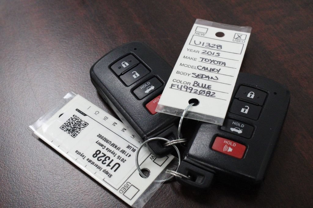 Used 2015 Toyota Camry XLE w/ Moonroof Package FWD image 30