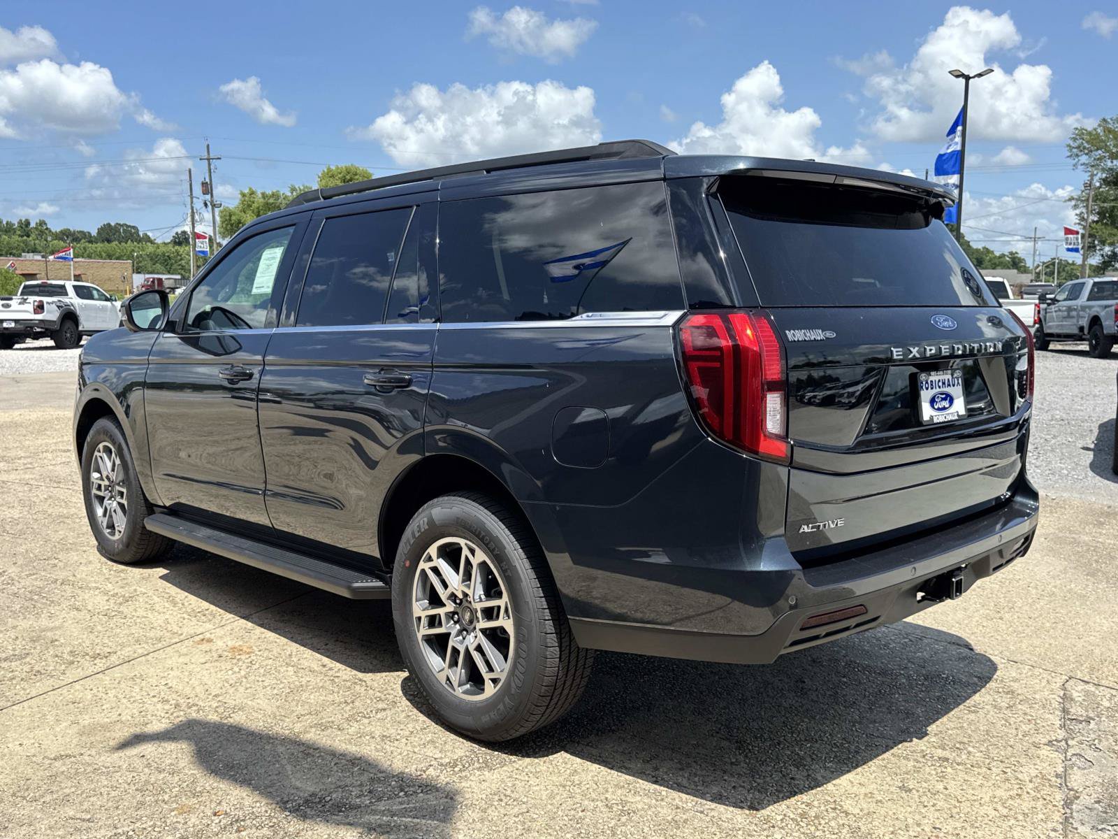 New 2026 Ford Expedition Active RWD image 4