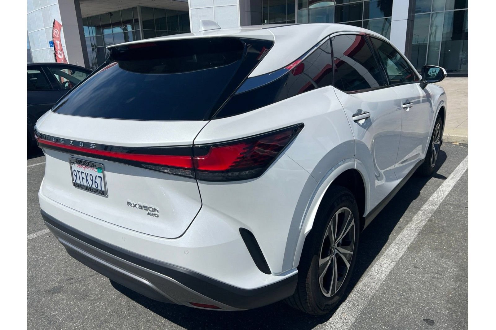 Used 2025 Lexus RX 350h w/ Accessory Package AWD/4WD image 4