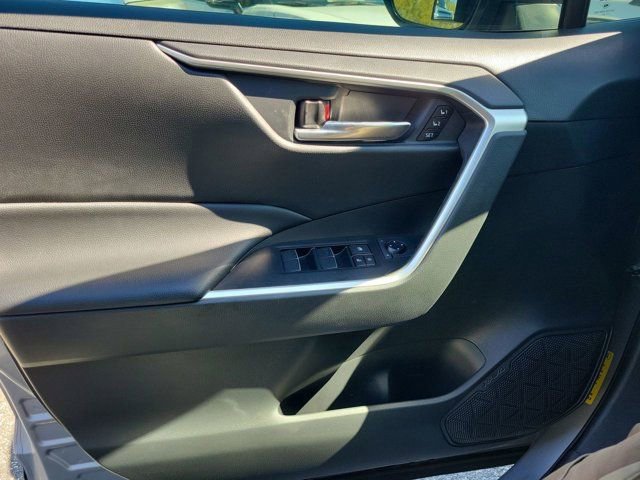 Used 2021 Toyota RAV4 XLE Premium image 35
