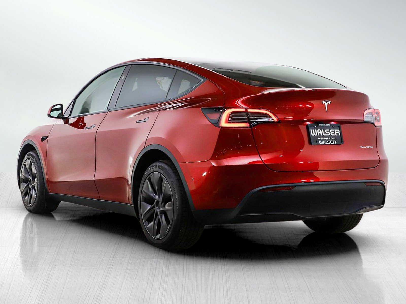 Used 2025 Tesla Model Y Long Range image 3
