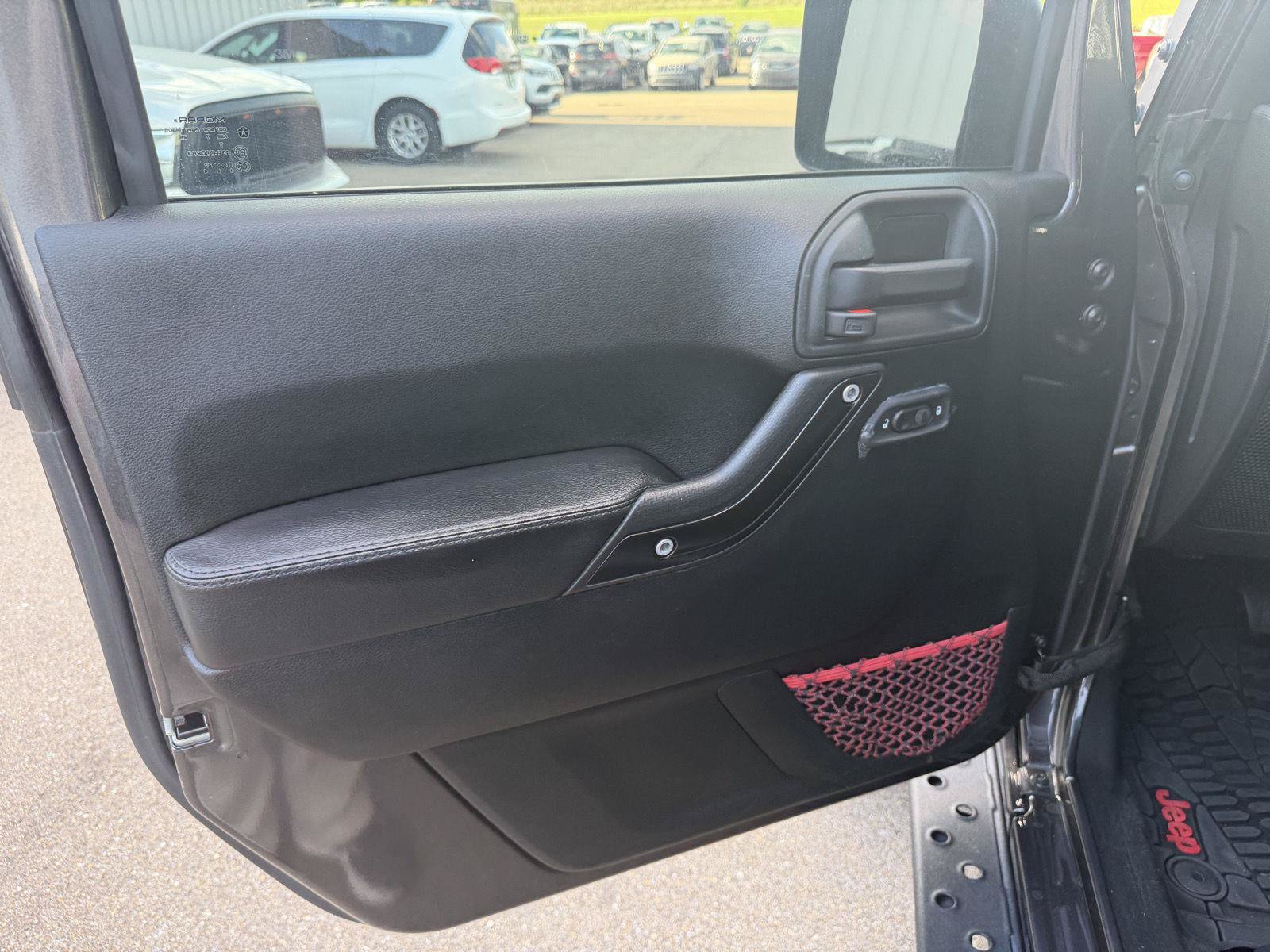 Used 2017 Jeep Wrangler Unlimited Rubicon AWD/4WD image 14