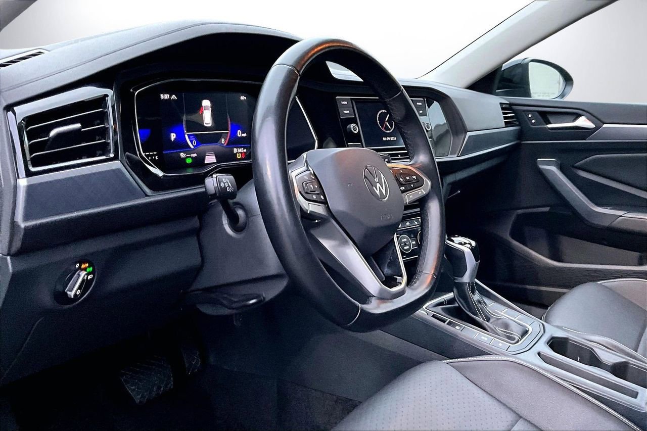 Used 2024 Volkswagen Jetta SE image 17