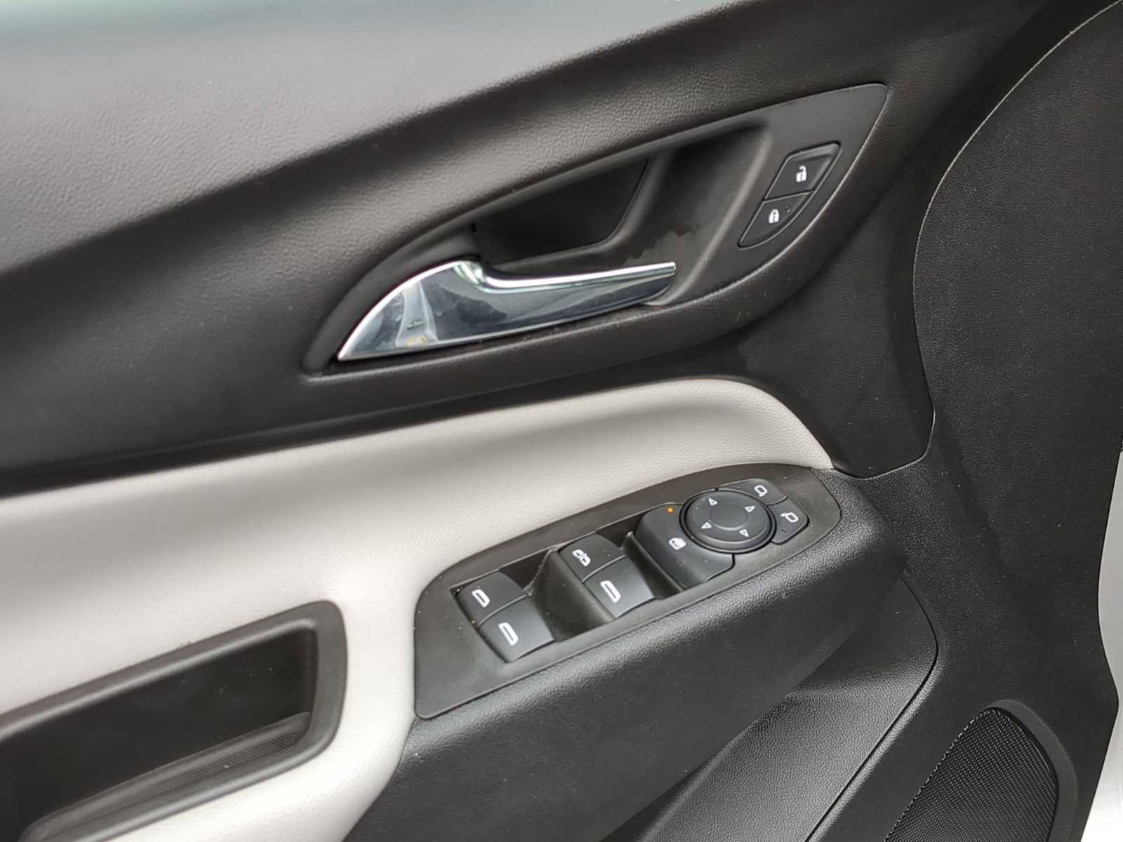 Used 2020 Chevrolet Equinox LS image 22