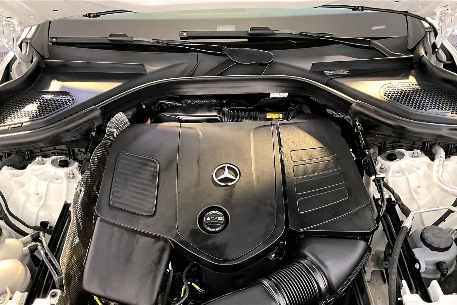 Used 2025 Mercedes-Benz GLC 300 4MATIC image 30