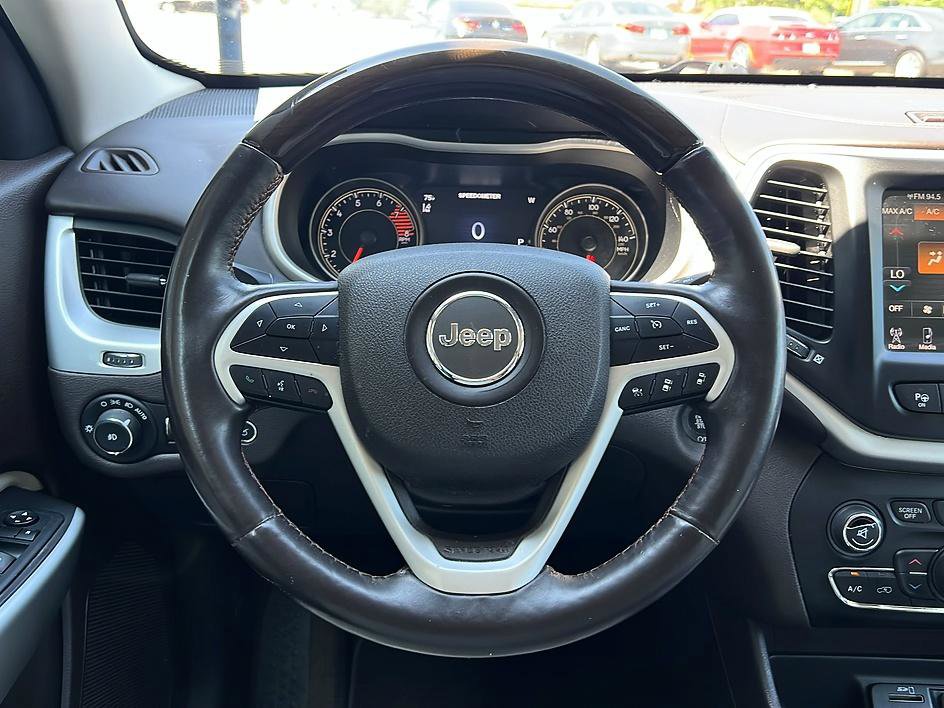 Used 2018 Jeep Cherokee Overland w/ Technology Group FWD image 13