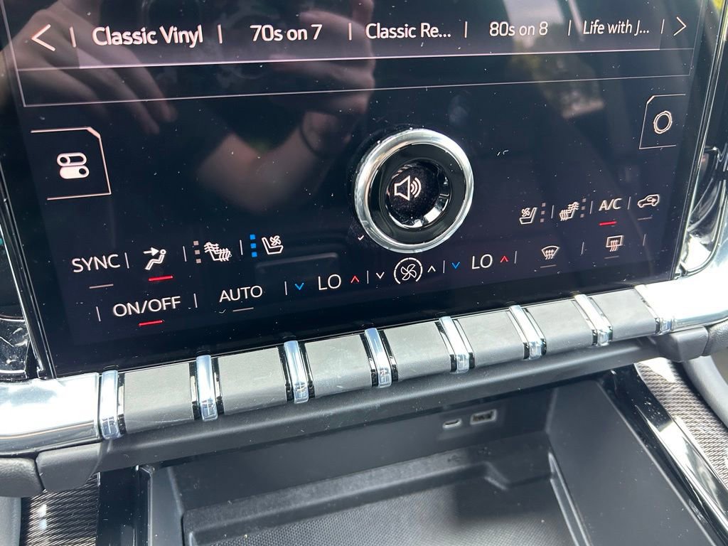 Used 2025 GMC Yukon XL Elevation w/ Elevation Premium Package RWD image 32