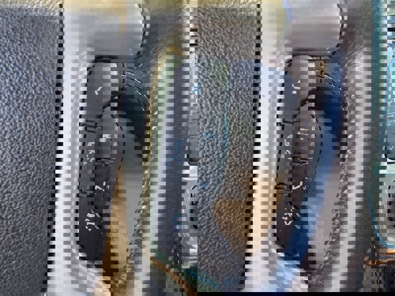 Used 2013 GMC Acadia Denali image 22