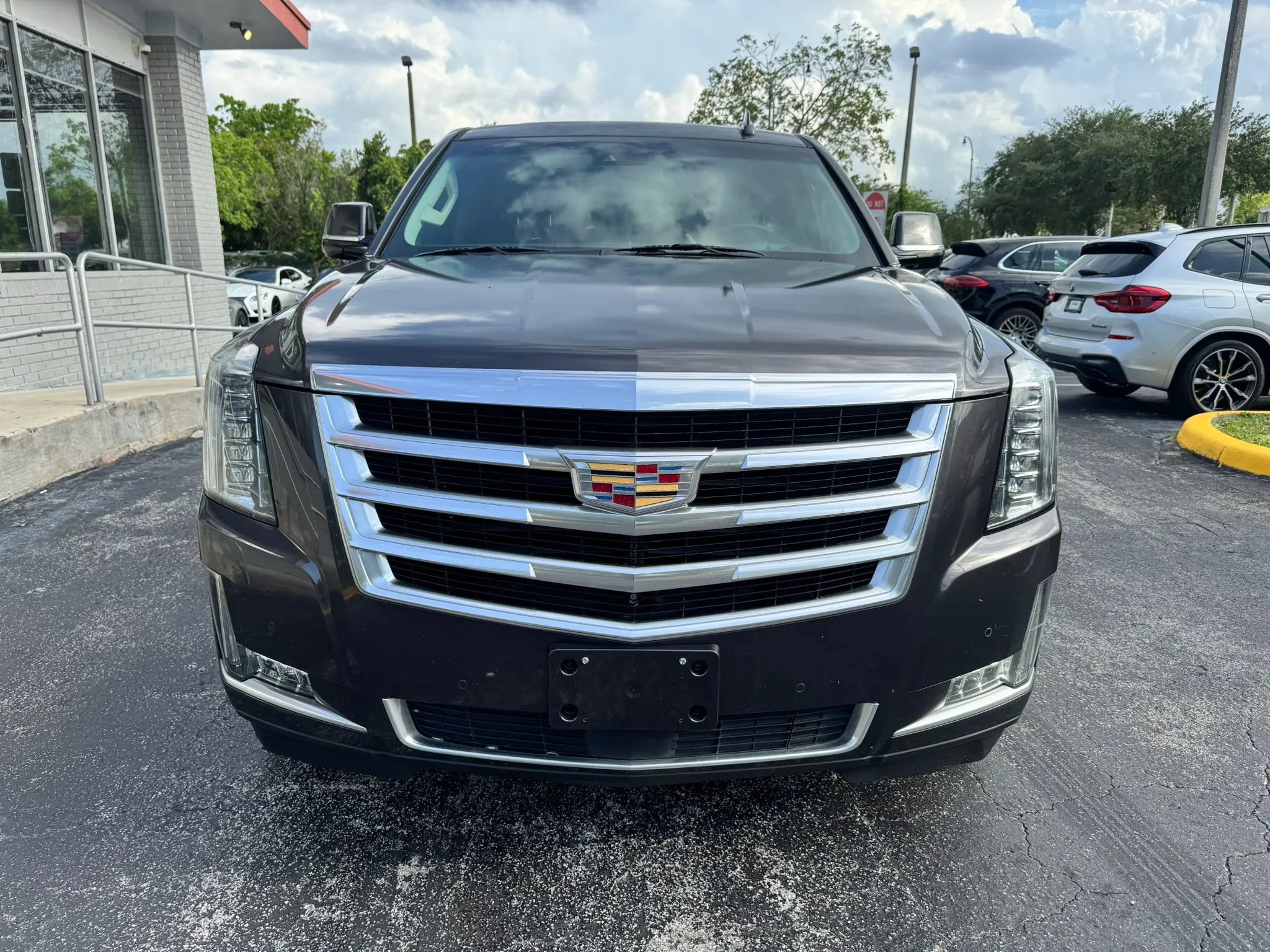 Used 2017 Cadillac Escalade ESV Premium Luxury AWD/4WD image 4