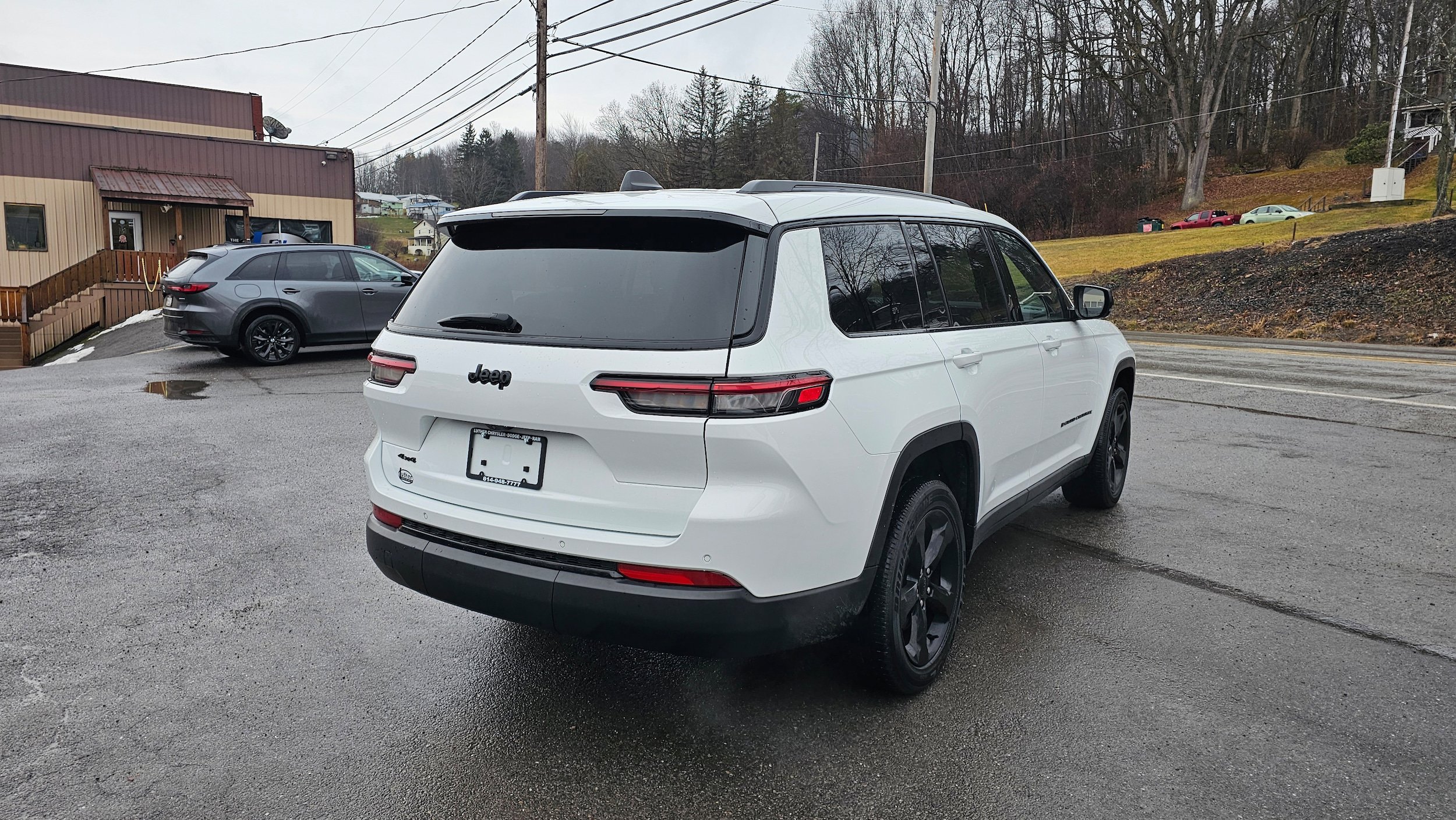 Used 2023 Jeep Grand Cherokee L Laredo image 14