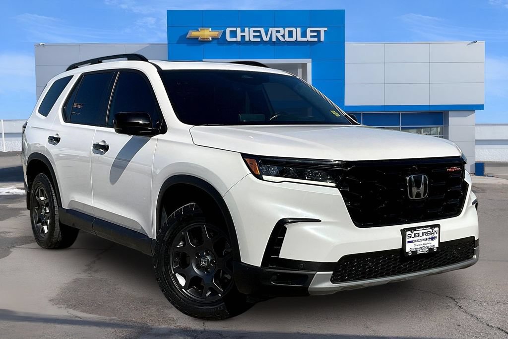 Used 2025 Honda Pilot TrailSport image 2