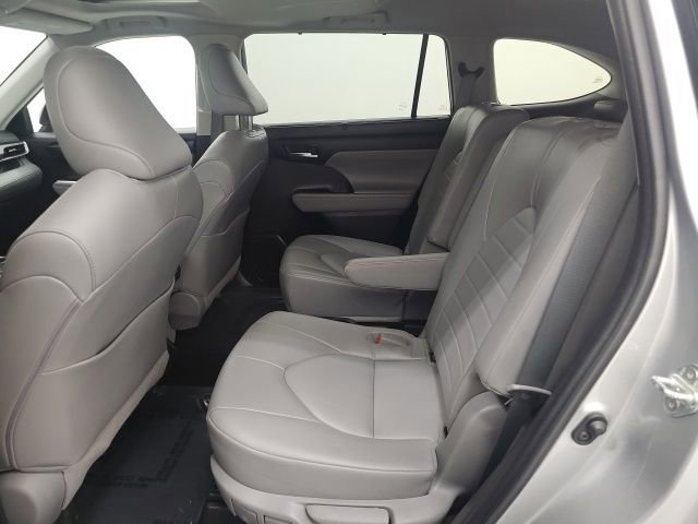 Used 2022 Toyota Highlander XLE image 31