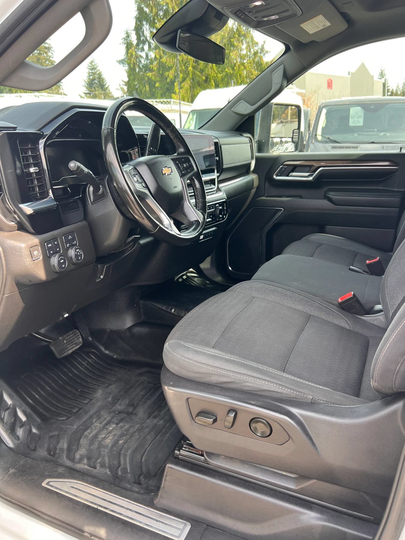 Used 2024 Chevrolet Silverado 2500 LT w/ Convenience Package AWD/4WD image 10