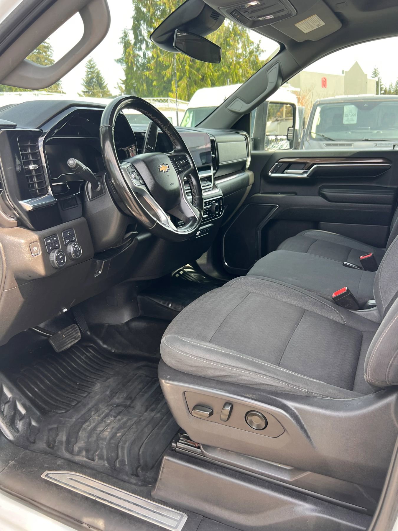 Used 2024 Chevrolet Silverado 2500 LT w/ Convenience Package AWD/4WD image 10