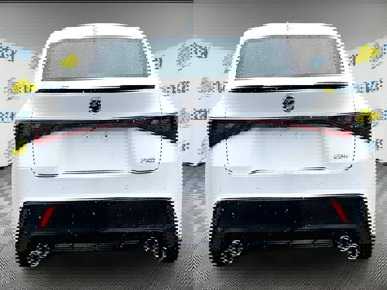 Used 2023 Lexus IS 500 image 5