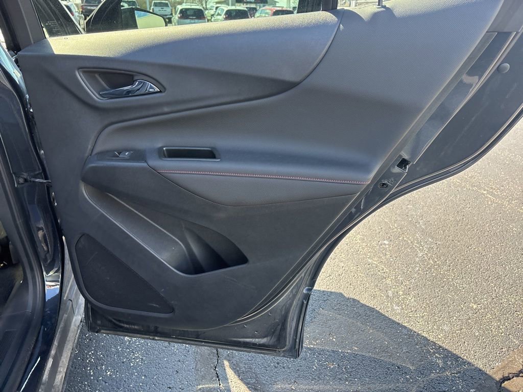 Used 2023 Chevrolet Equinox RS FWD image 29