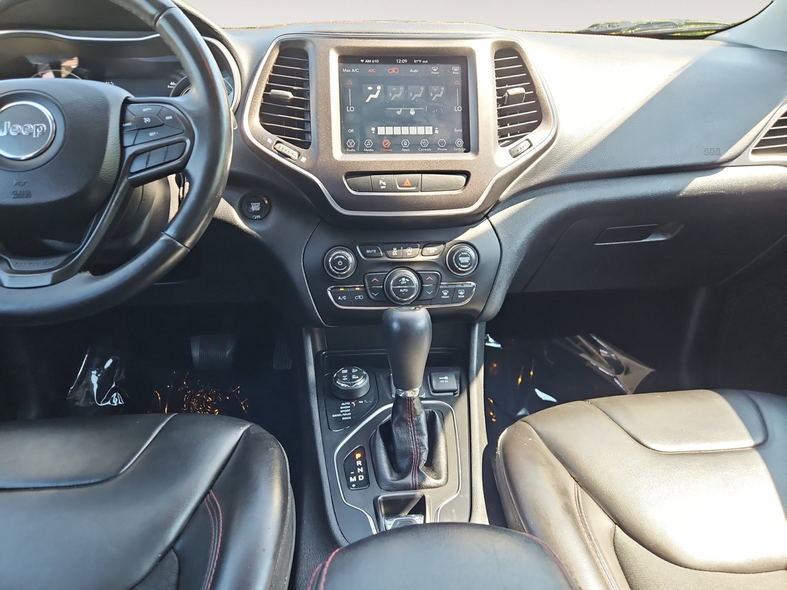 Used 2019 Jeep Cherokee Trailhawk w/ Cold Weather Group AWD/4WD image 11