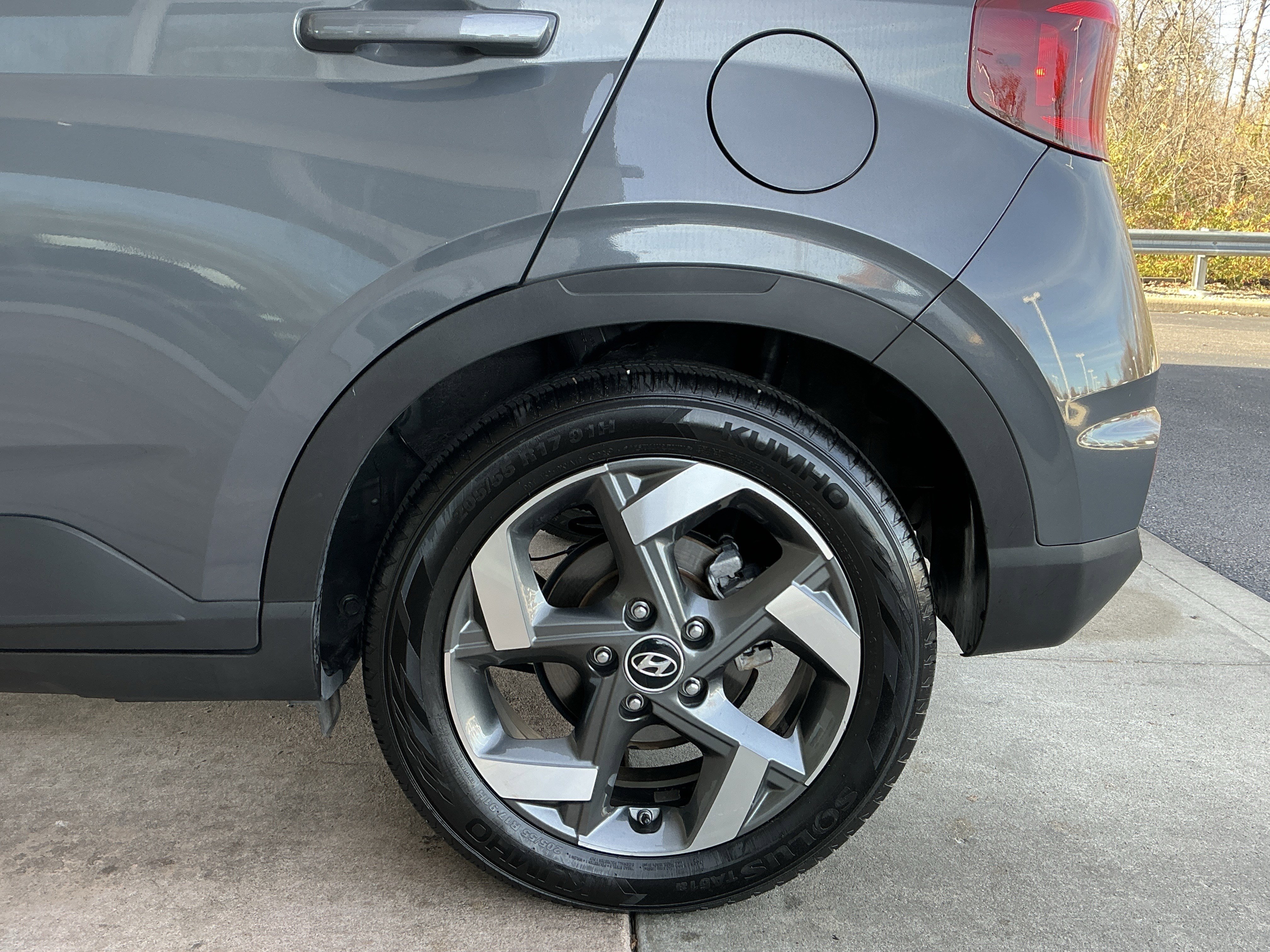 Used 2023 Hyundai Venue SEL image 23