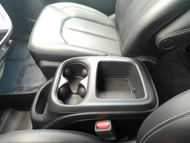 Used 2025 Chrysler Pacifica Select FWD image 43