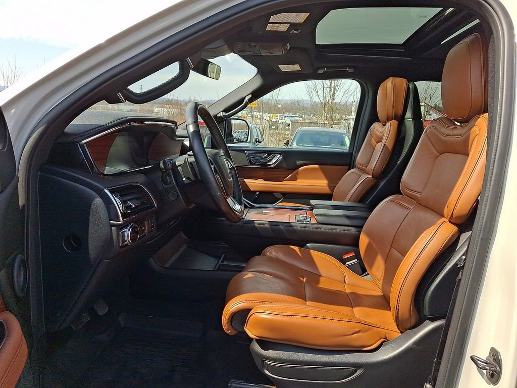 Used 2019 Lincoln Navigator Reserve image 14