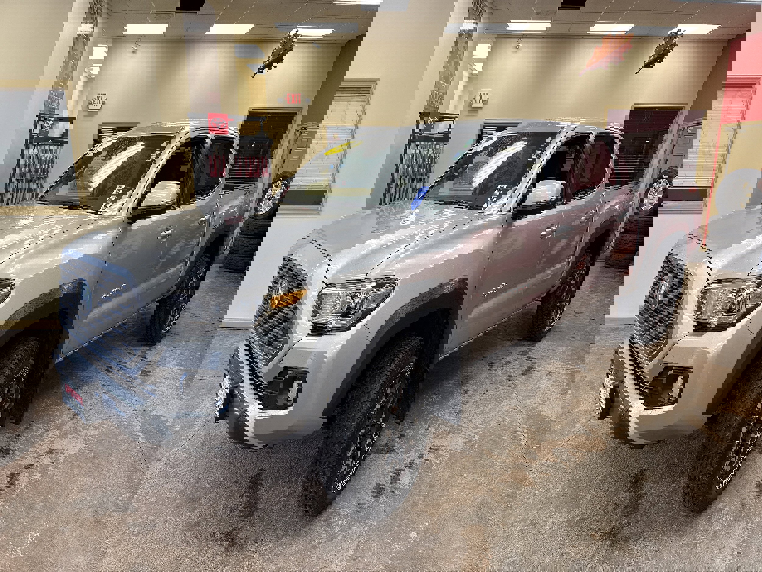 Used 2022 Toyota Tacoma TRD Off-Road image 3