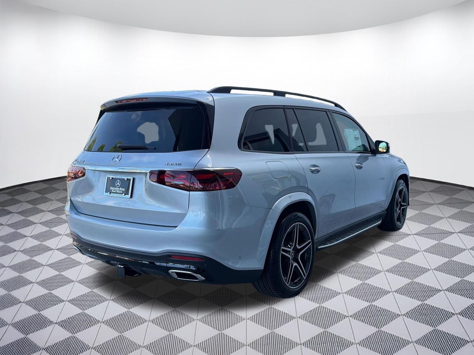 Used 2026 Mercedes-Benz GLS 450 4MATIC image 9
