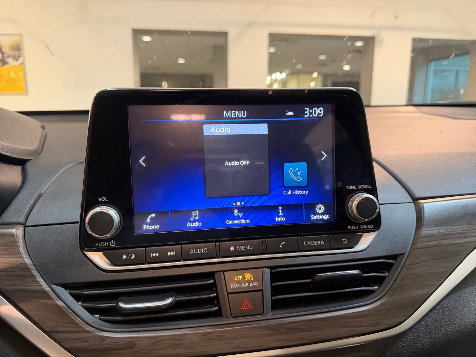 Used 2025 Nissan Altima 2.5 SV FWD image 19
