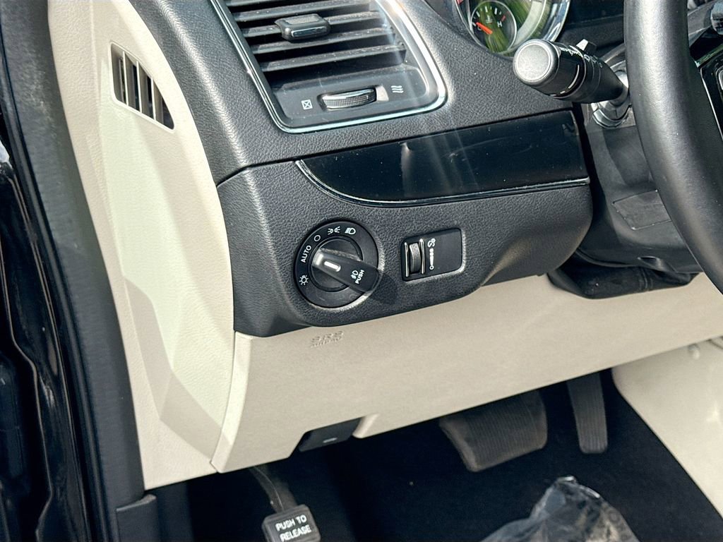 Used 2020 Dodge Grand Caravan SXT image 10